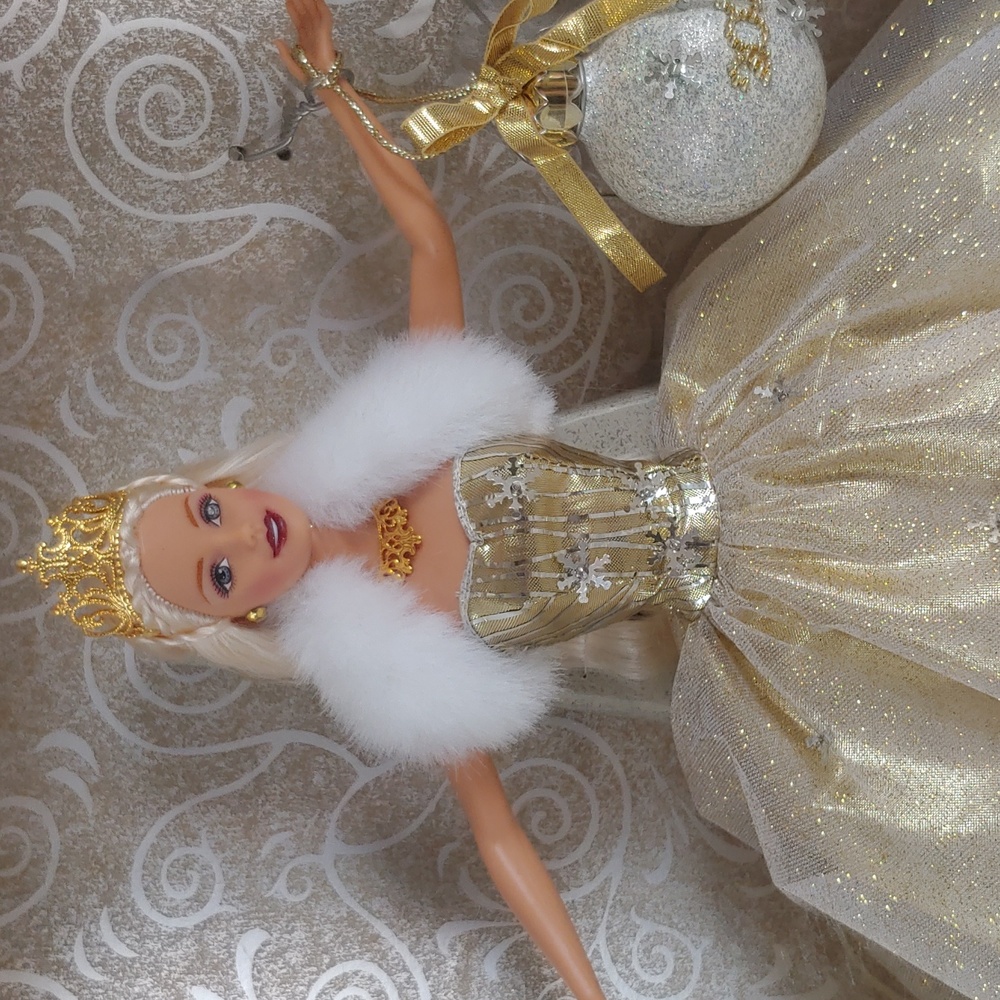 Barbie 2000 Special Edition Collectible Doll, NWT